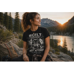 T-shirt Koszulka dla Mamy | Prezent na Dzień Mamy, urodziny i święta -  Built different not afraid to walk alone